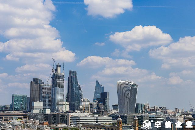 英国公司变更董事：原董事签字的必要性探讨
